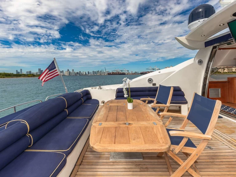 Wynajmij Sunseeker AQUAHOLIC w Nassau