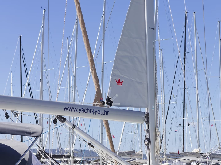 Bavaria Bavaria C45 między profesjonalistami a osobami prywatnymi w Kaštela