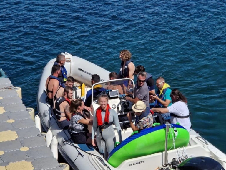 Wynajmij Łódż półsztywna z lub bez skippera Valiant w Brest