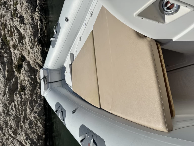 Marsea Marsea CM 120 między profesjonalistami a osobami prywatnymi w L'Estaque