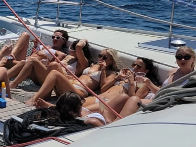 Lagoon Lagoon 560 między profesjonalistami a osobami prywatnymi w Cannes