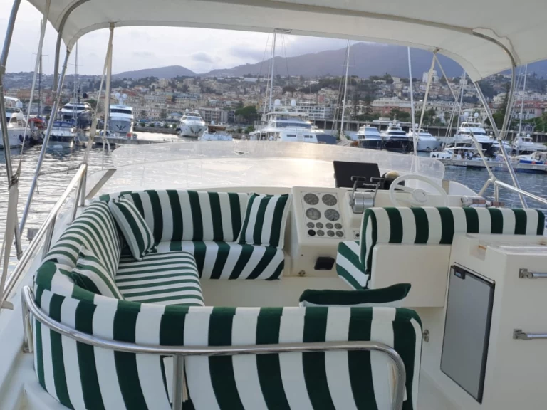 Wynajmij TECNEMA POSILLIPO 60 w Porto Turistico Palau