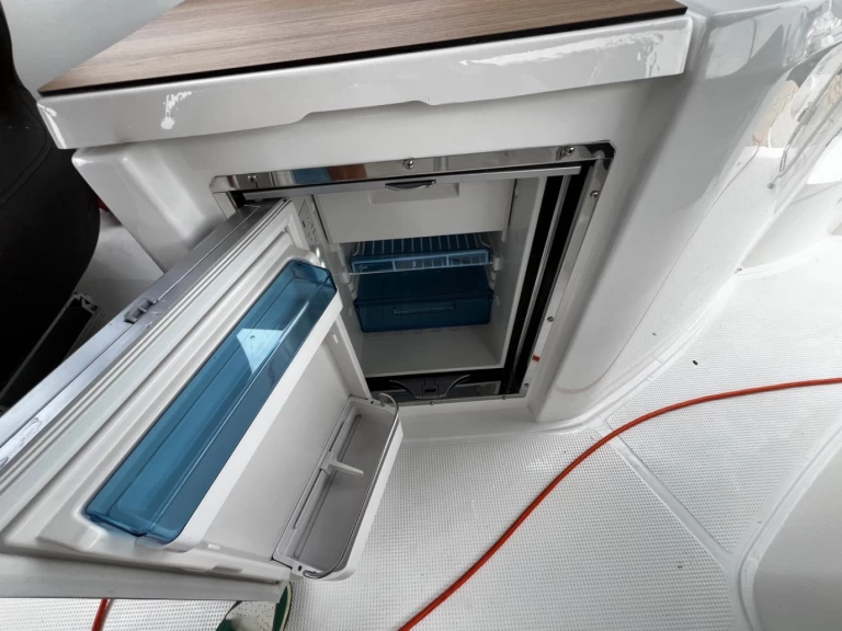 Wynajem Motorówka Bavaria z patentem 