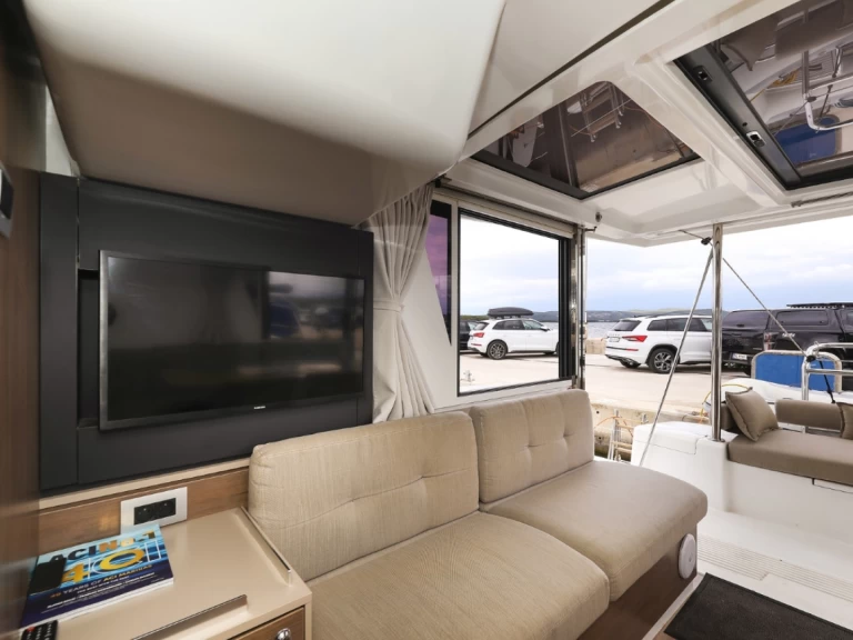 Bali Bali 4.2 między profesjonalistami a osobami prywatnymi w Biograd na Moru