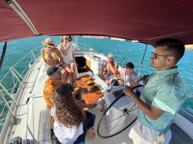 Wynajmij Bénéteau Oceanis Clipper 423 w Barcelona
