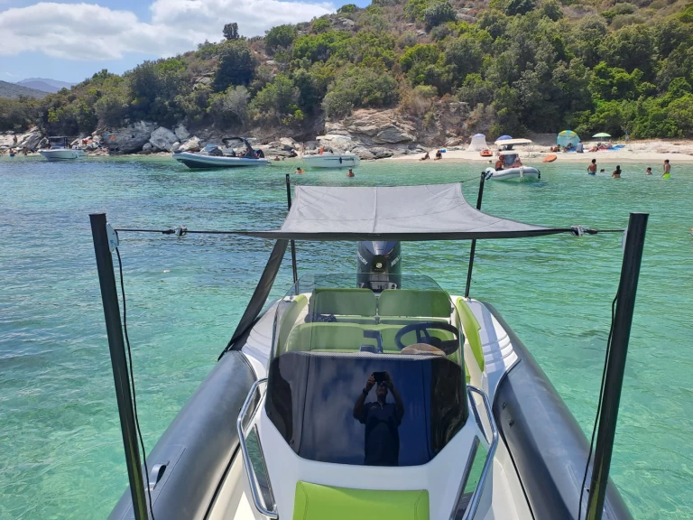 Lomac Lomac 700  między profesjonalistami a osobami prywatnymi w Saint-Florent