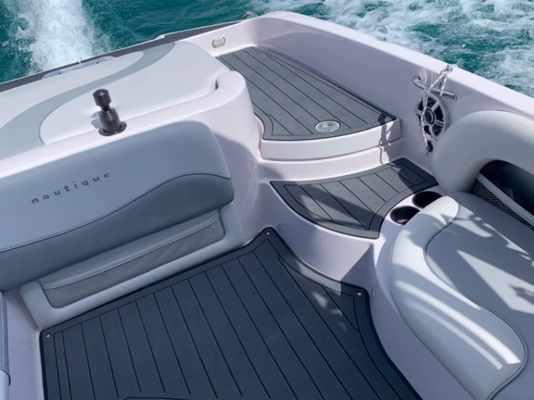 Wynajmij Motorówka z lub bez skippera Nautique Correct Craft w Sciez