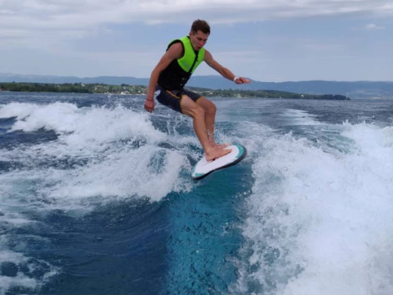 Motorówka do wynajmu w Sciez w najlepszej cenie