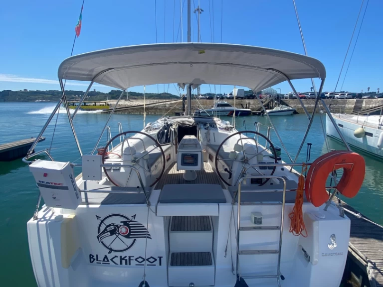 Wynajem Żaglowiec Bénéteau z patentem 