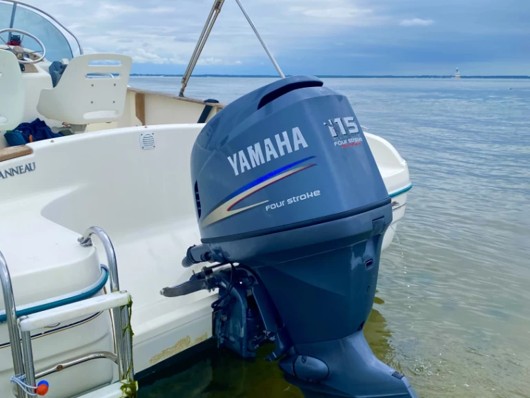 Wynajem Motorówka Jeanneau z patentem 