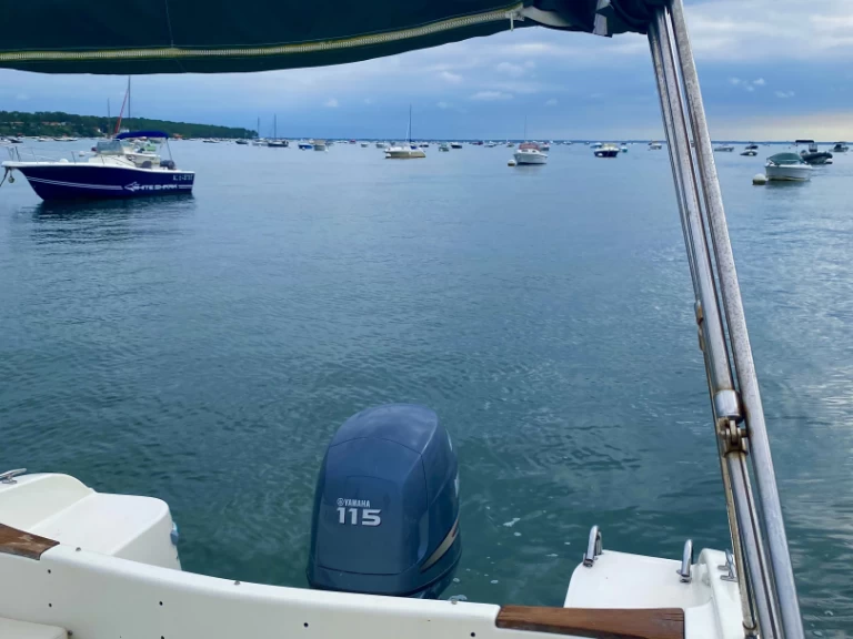 Jeanneau Cap Camarat 625 między profesjonalistami a osobami prywatnymi w Lège-Cap-Ferret