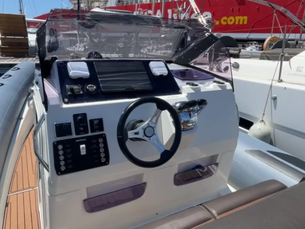 Wynajmij Łódż półsztywna z lub bez skippera Brig w Propriano