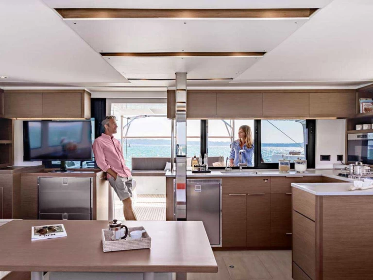 Lagoon Lagoon 46 między profesjonalistami a osobami prywatnymi w Trogir