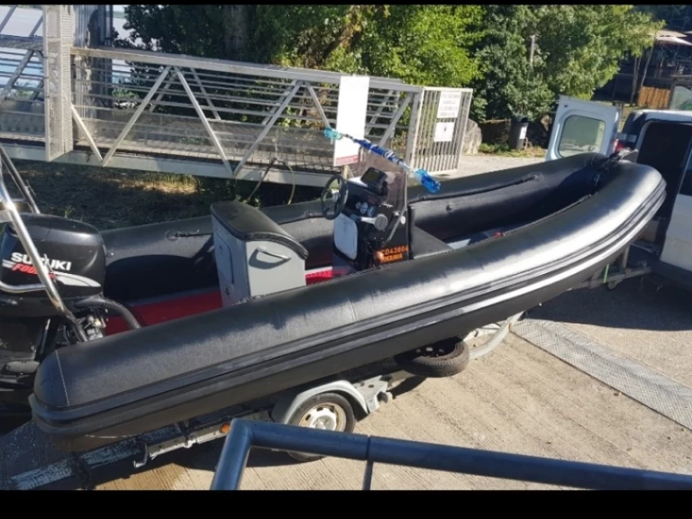 Łódż półsztywna do wynajmu w Lège-Cap-Ferret w najlepszej cenie