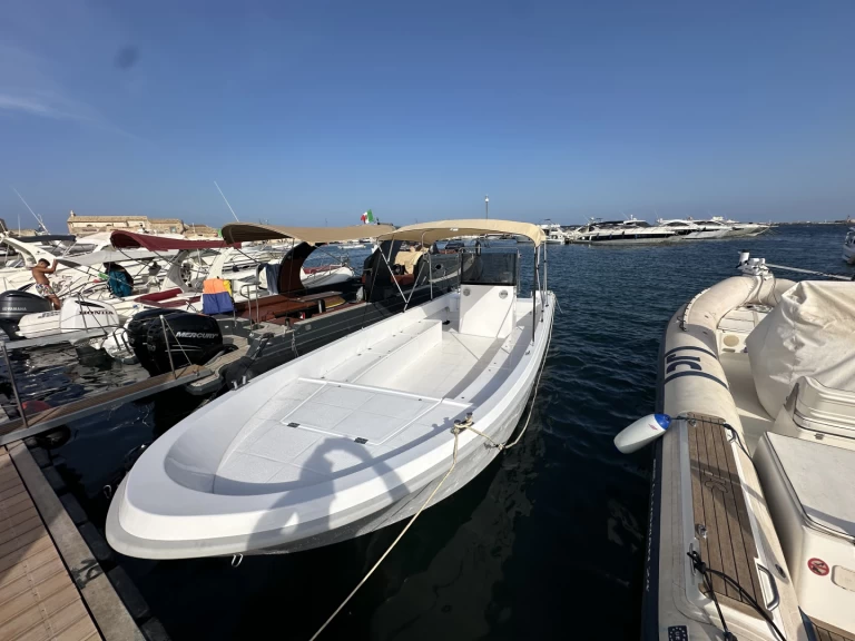 Wynajem łodzi Marzamemi tanio Breeze 820