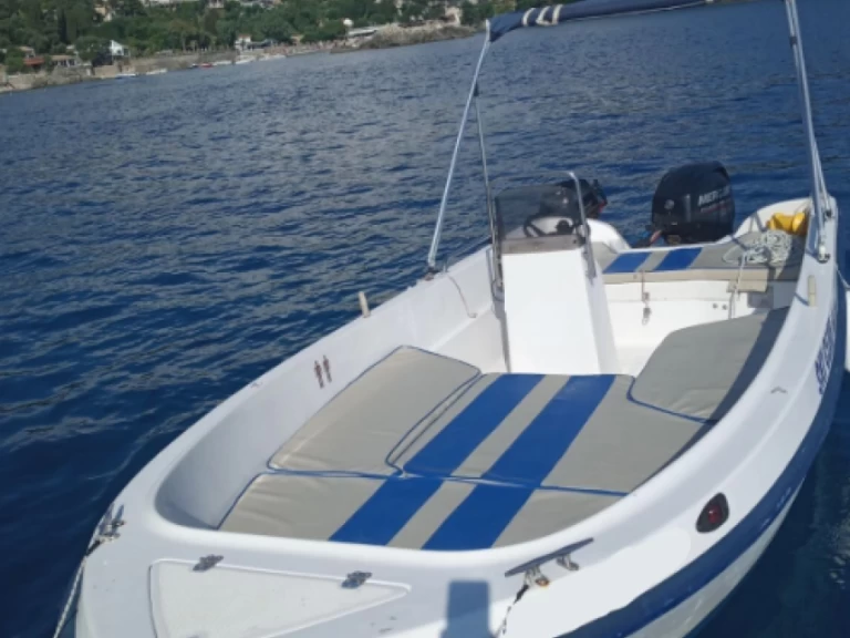 Wynajmij Poseidon 5.10  w Palaiokastrítsa