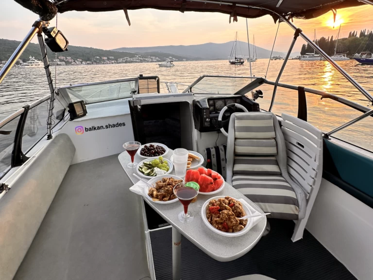 Bayliner Bayliner 2655 Ciera Sunbridge między profesjonalistami a osobami prywatnymi w Kumbor