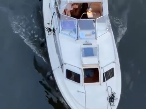 Wynajmij Motorówka z lub bez skippera Joda w Prague