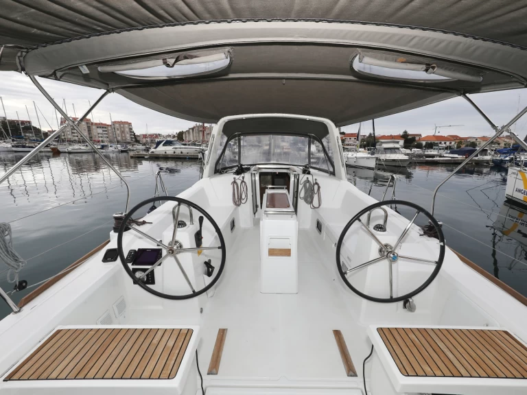 Wynajmij Żaglowiec z lub bez skippera Bénéteau w Biograd na Moru