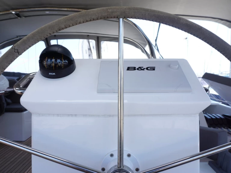 Bavaria Bavaria C50 Style między profesjonalistami a osobami prywatnymi w Gouvia