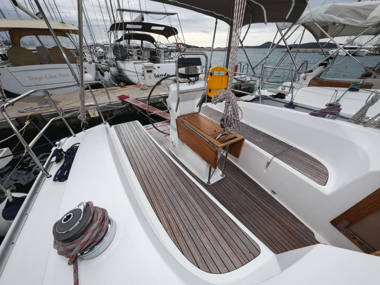 Wynajem Żaglowiec Bavaria z patentem 