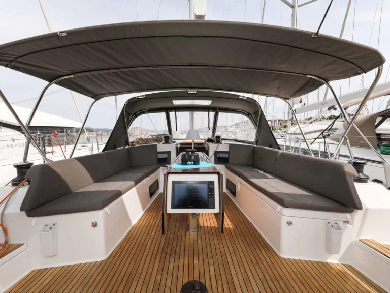 Wynajem Żaglowiec Dufour z patentem 