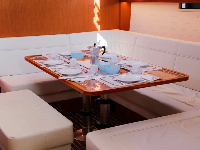 Żaglowiec do wynajmu w Portisco w najlepszej cenie