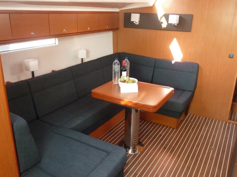 Wynajem Żaglowiec Bavaria z patentem 