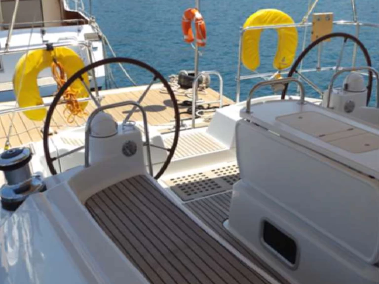 Wynajem Żaglowiec Jeanneau z patentem 