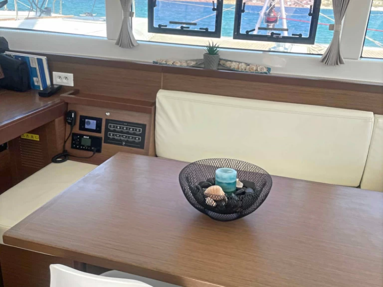 Wynajem łodzi Lagoon Lagoon 40 w Alimos na SamBoat 