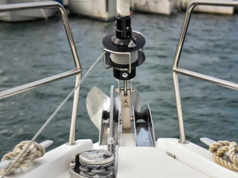 Wynajem Żaglowiec Jeanneau z patentem 