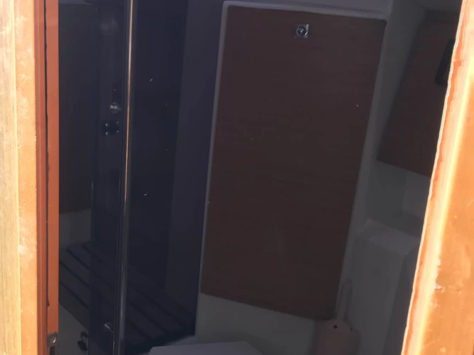 Wynajem Żaglowiec Jeanneau z patentem 