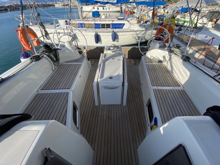 Wynajmij Jeanneau Sun Odyssey 410 w Lefkáda