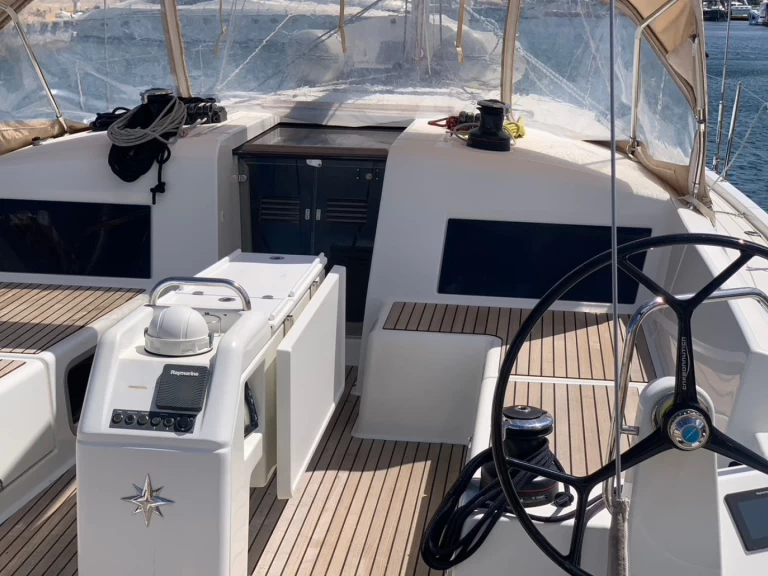 Jeanneau Sun Odyssey 490 między profesjonalistami a osobami prywatnymi w Portisco