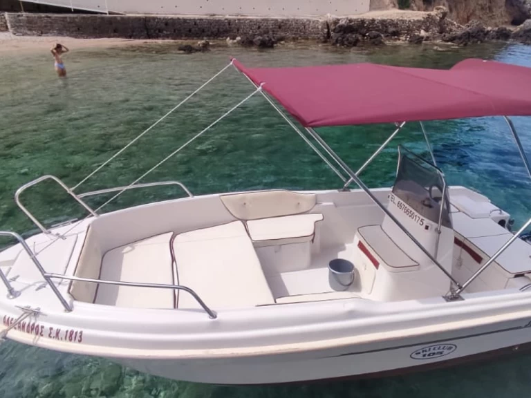 Assos T-Assos między profesjonalistami a osobami prywatnymi w Palaiokastrítsa