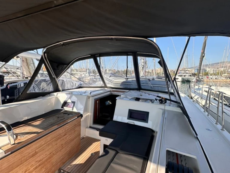 Wynajmij Żaglowiec z lub bez skippera Bavaria w Alimos