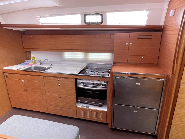 Dufour Dufour 460 Grand Large między profesjonalistami a osobami prywatnymi w Sukosan