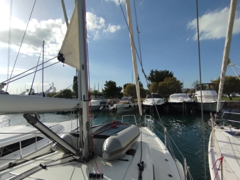 Wynajem Żaglowiec Bénéteau z patentem 