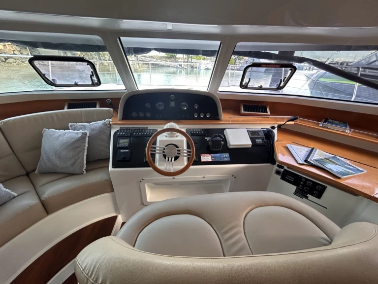 Wynajmij Fountaine Pajot Cumberland 46 w Airlie Beach