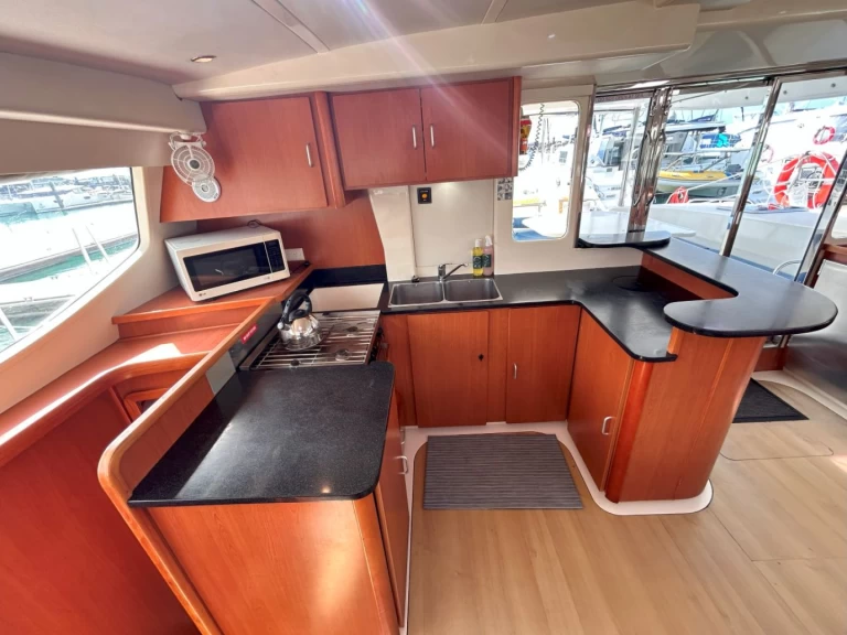 Wynajem Katamaran Leopard Catamarans / Robertson & Caine z patentem 