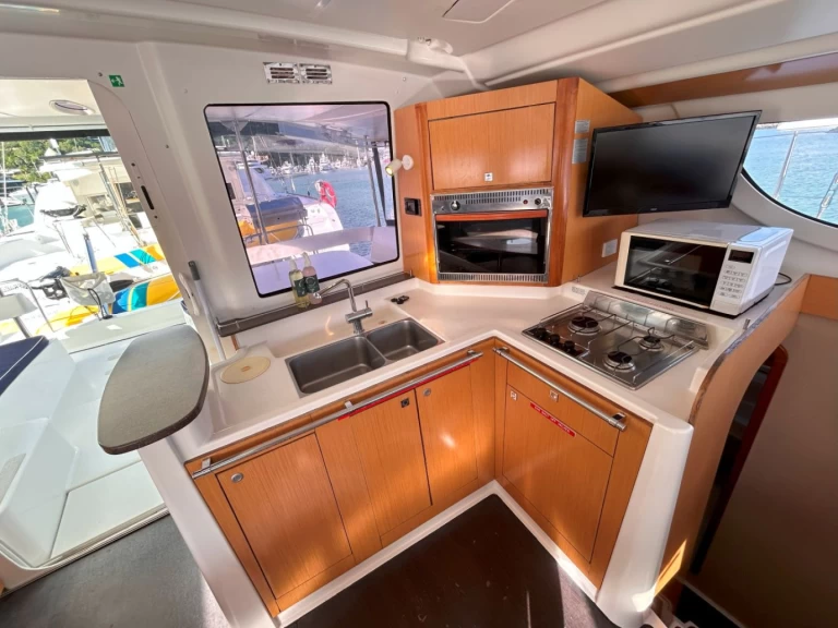 Wynajem Katamaran Fountaine Pajot z patentem 