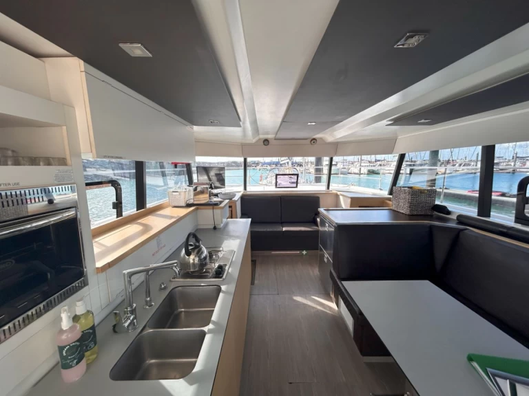 Fountaine Pajot Fountaine Pajot MY 37 między profesjonalistami a osobami prywatnymi w Airlie Beach