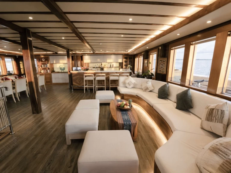 Wynajmij Luksusowy jacht z lub bez skippera  w Sorong