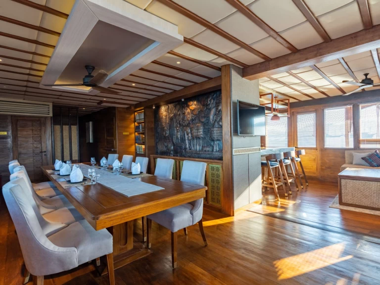 Wynajem łodzi Labuan Bajo tanio THE MAJ OCEANIC