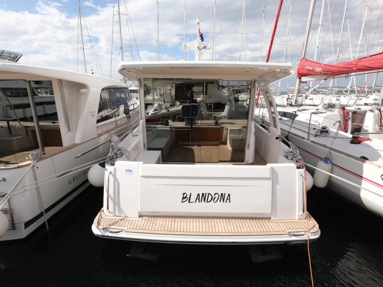 Wynajem Luksusowy jacht Greenline Yachts z patentem 