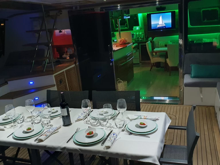 Wynajem Katamaran Sunreef z patentem 