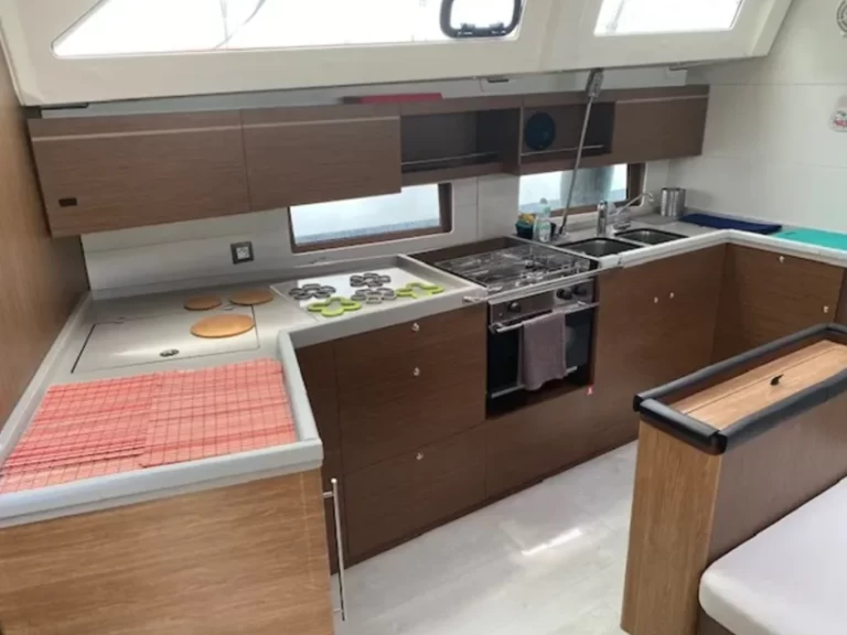 Wynajmij Bénéteau Oceanis 46.1 w Alimos