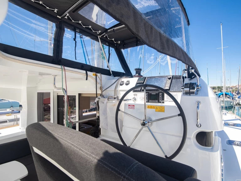 Katamaran do wynajmu w Pomer w najlepszej cenie