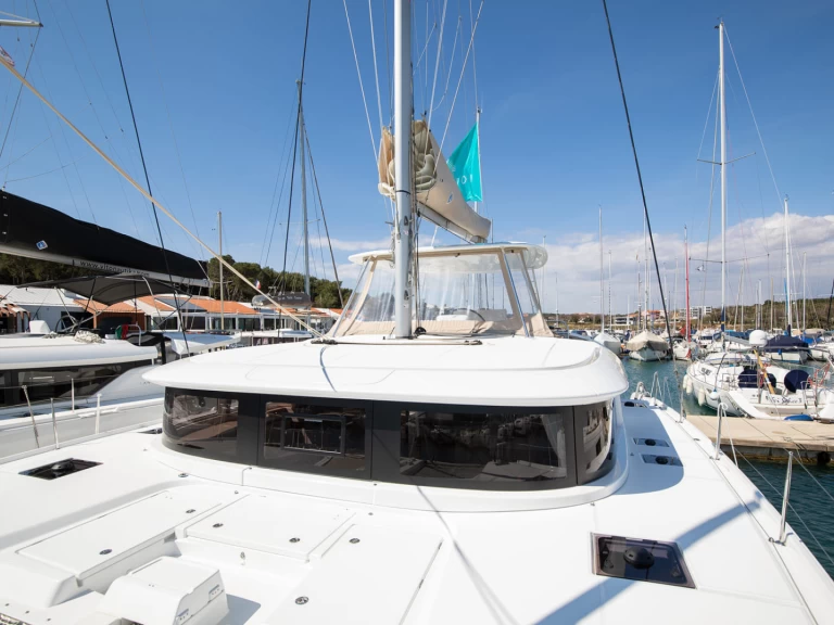 Wynajmij Lagoon Lagoon 46 w Pomer
