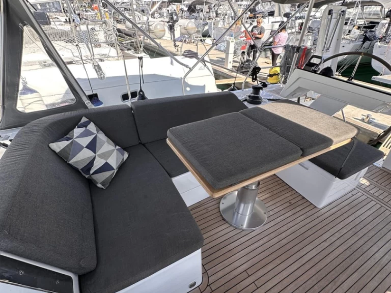 Żaglowiec do wynajmu w Donji Seget w najlepszej cenie